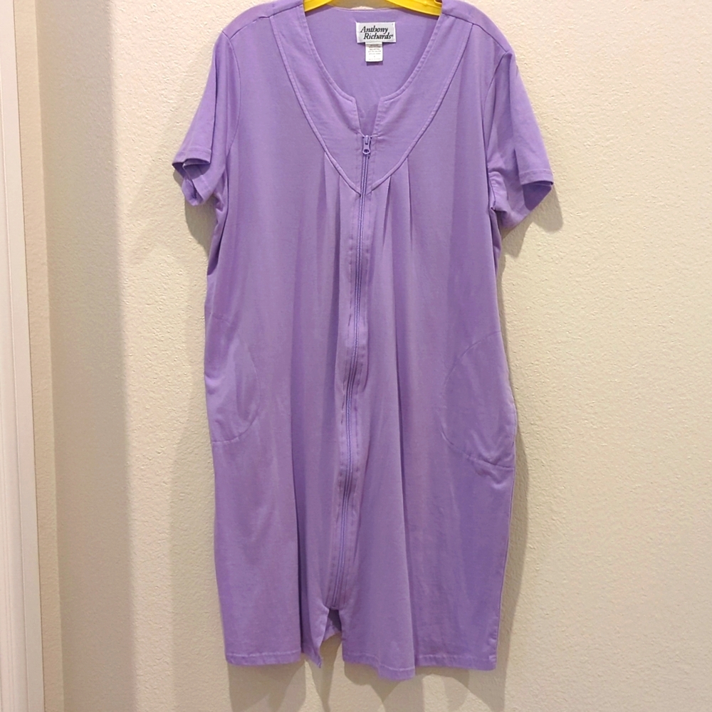 Anthony Richards Short Sleeve Zip Front Robe. XL